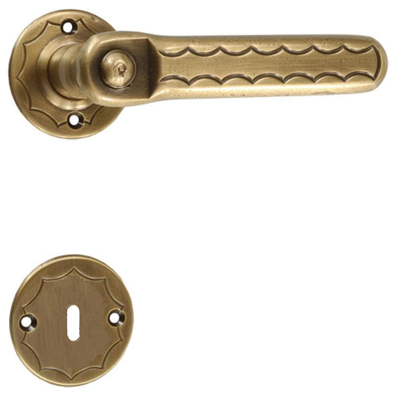 Maniglia con rosetta e bocchetta